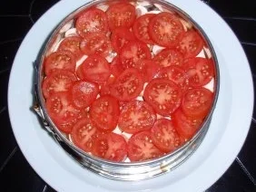 Feine Salat-Torte mit einem Joghurt-Senf-Kräuter-Dressing - Rezept - Bild Nr. 5