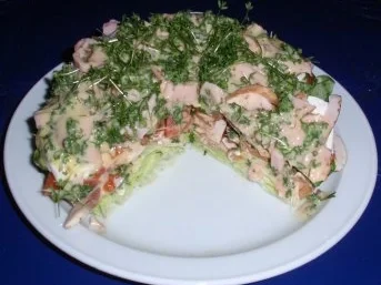 Feine Salat-Torte mit einem Joghurt-Senf-Kräuter-Dressing - Rezept - Bild Nr. 12