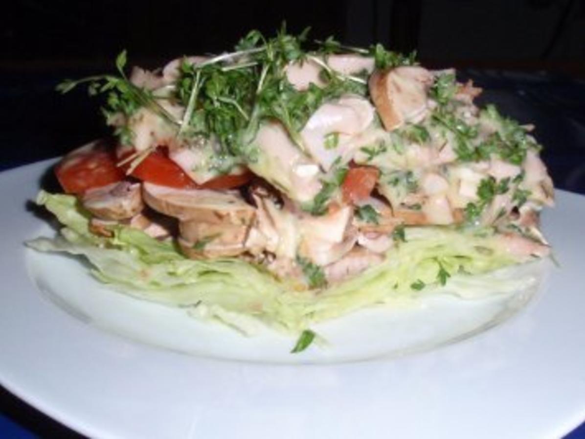 Feine Salat Torte mit einem Joghurt Senf Kräuter Dressing - einfach ...