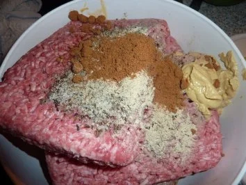 Fl/Rind/Schwein: Hackbraten mit Tomatensoße - Rezept - Bild Nr. 3