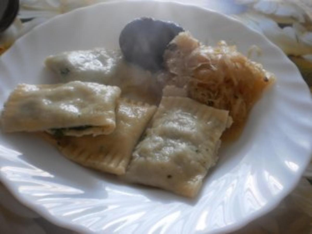 Bilder für Maultaschen mit Blutwurst und Sauerkraut - Rezept