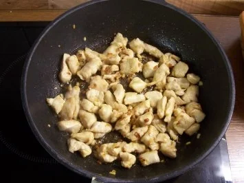 mein schneller Hähnchengulasch mit Bandnudeln - Rezept