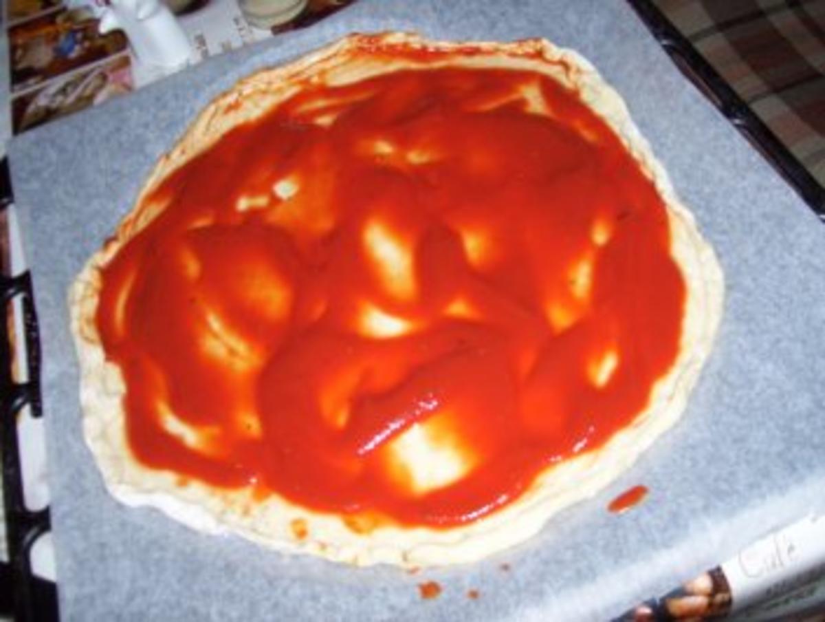 Salami Zwiebel Pizza - Rezept - Bild Nr. 3