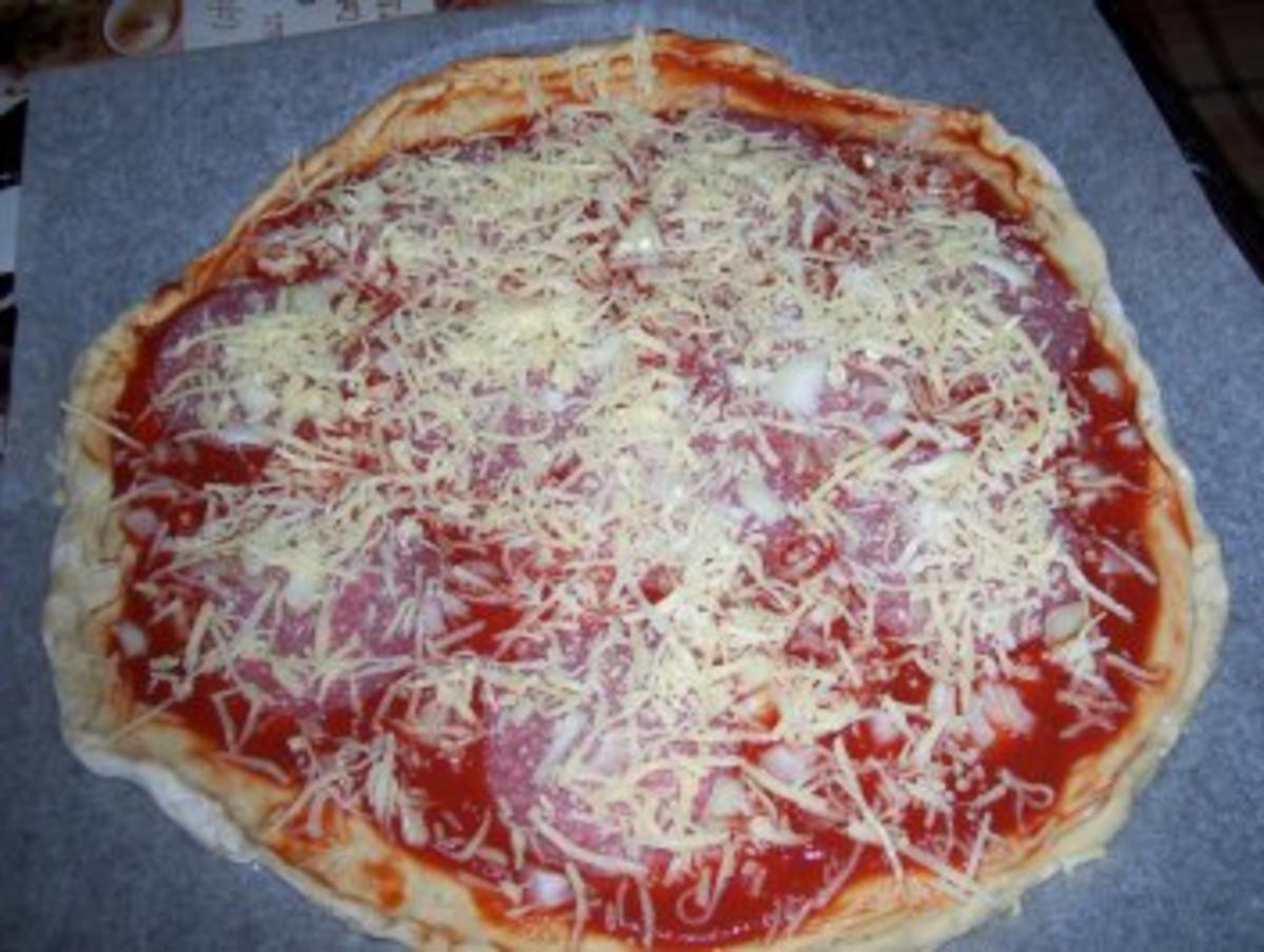 Salami Zwiebel Pizza - Rezept - Bild Nr. 4