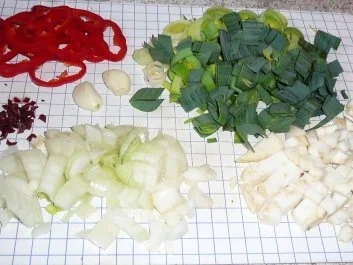 Paprika - Tomatensuppe mit Hackbällchen - Rezept - Bild Nr. 2