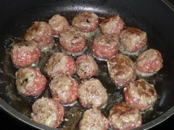 Paprika - Tomatensuppe mit Hackbällchen - Rezept - Bild Nr. 8