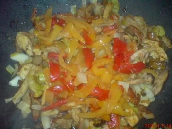 Rezept: Hähnchengeschnetzeltes mit Paprika und Orangen im Wok Bild Nr. 4 Hähnchengeschnetzeltes mit Paprika und Orangen im Wok - Rezept - Bild Nr. 4