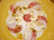 Carpaccio von der Weißen Rübe mit Fenchelwurst und Wachteleiern - Rezept