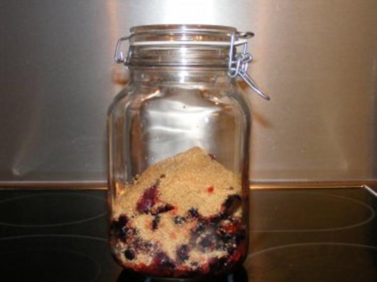 Schlehenlikör - einfach - 229 kcal/100g Schlehenlikör - einfach - 229 kcal/100g