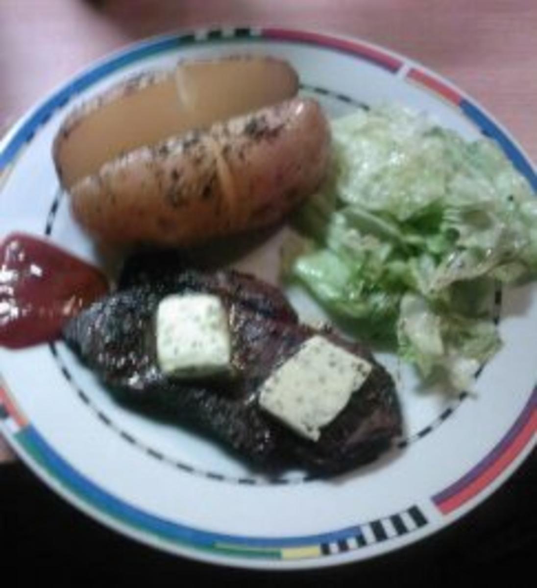 Beefsteak mit Folienkartoffel und Eisbergsalat - Rezept - kochbar.de