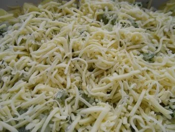 Käsekartoffeln mit Zwiebelchen; dazu Bratwurst - Rezept - Bild Nr. 13