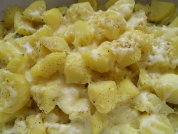 Käsekartoffeln mit Zwiebelchen; dazu Bratwurst - Rezept - Bild Nr. 15