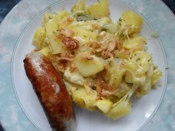Käsekartoffeln mit Zwiebelchen; dazu Bratwurst - Rezept - Bild Nr. 17