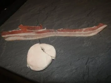 Rezept: Ziegenfrischkäse ummantelt mit Schinken gebraten auf Rucolasalat Bild Nr. 2 Ziegenfrischkäse ummantelt mit Schinken gebraten auf Rucolasalat - Rezept - Bild Nr. 2