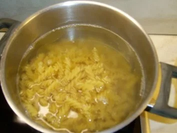 Rezept: Nudeln mit Paprika-Würstchengulasch Bild Nr. 2 Nudeln mit Paprika-Würstchengulasch - Rezept - Bild Nr. 2