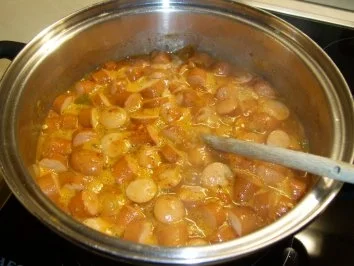 Rezept: Nudeln mit Paprika-Würstchengulasch Nudeln mit Paprika-Würstchengulasch - Rezept