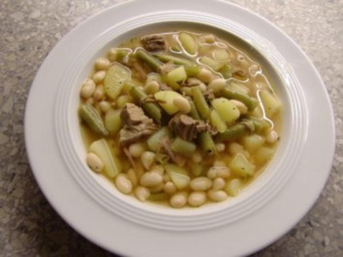 Bohnensuppe mit Rinder-Beinscheibe und Suppengemüse - Rezept mit Bild ...