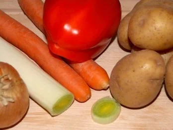 Rezept: Muttern's Tüftensüpp' mit Bockwürstchen Bild Nr. 2 Muttern's Tüftensüpp' mit Bockwürstchen - Rezept - Bild Nr. 2