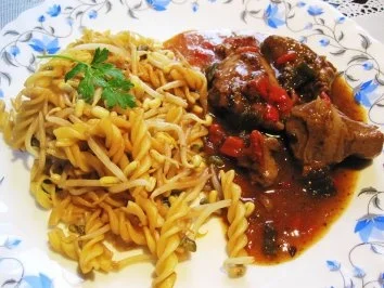 Nudeln mit Sojasprossen ... - Rezept