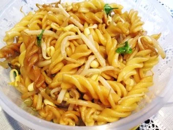 Nudeln mit Sojasprossen ... - Rezept - Bild Nr. 7