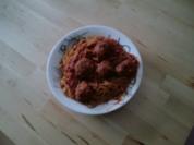 Spaghetti mit Hackbällchen in Tomatensoße - Rezept