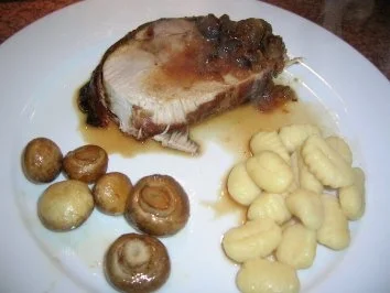 Rezept: Schweinebraten mit Trauben und Roséwein - Arrosta all`uva rosata Bild Nr. 2 Schweinebraten mit Trauben und Roséwein - Arrosta all`uva rosata - Rezept - Bild Nr. 2