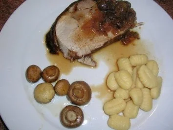 Rezept: Schweinebraten mit Trauben und Roséwein - Arrosta all`uva rosata Bild Nr. 11 Schweinebraten mit Trauben und Roséwein - Arrosta all`uva rosata - Rezept - Bild Nr. 11