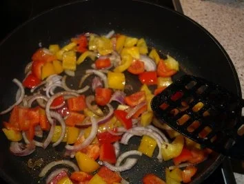 Rezept: Putengeschnetzeltes Paprika-Peperoni Bild Nr. 3 Putengeschnetzeltes Paprika-Peperoni - Rezept - Bild Nr. 3