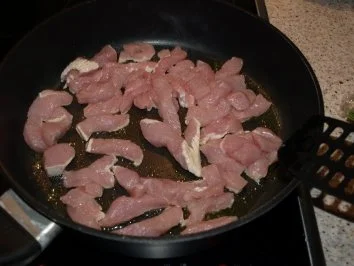 Rezept: Putengeschnetzeltes Paprika-Peperoni Bild Nr. 2 Putengeschnetzeltes Paprika-Peperoni - Rezept - Bild Nr. 2