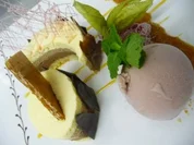 Dreifarbiges Schokoladenmoussetörtchen mit Rotwein- Butter- Eis - Rezept