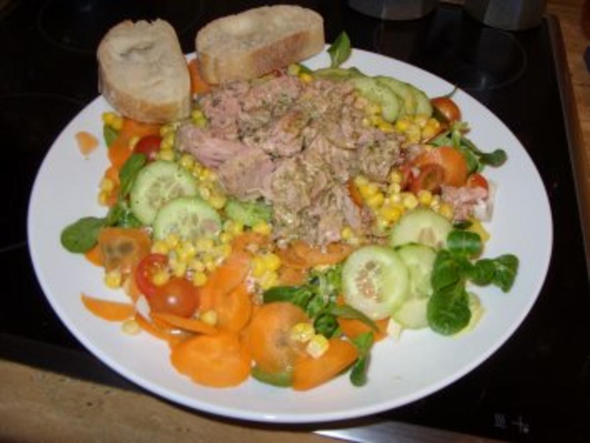 B: Salat mit Thunfisch - Rezept