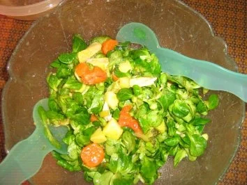 Feldsalat mit Kartoffel - Gemüse - Dressing - Rezept