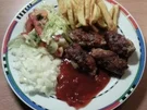 Cevapcici mit Pommes und Salat - Rezept