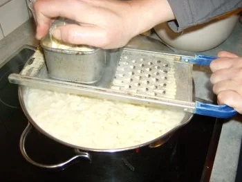 Rezept: Rosmarin Sahne Spätzle Bild Nr. 4 Rosmarin Sahne Spätzle - Rezept - Bild Nr. 4