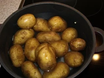 Kartoffelsalat lauwarm mit Fleischkäse - Rezept - Bild Nr. 3