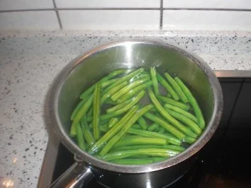 Rezept: Fischteller mit lauwarmen "grünen" Bohnen Bild Nr. 3 Fischteller mit lauwarmen "grünen" Bohnen - Rezept - Bild Nr. 3