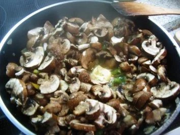 Rezept: Champignonpfanne mit Feldsalat Bild Nr. 3 Champignonpfanne mit Feldsalat - Rezept - Bild Nr. 3