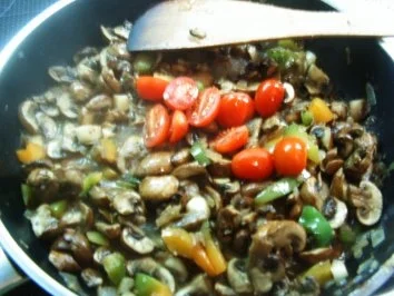 Rezept: Champignonpfanne mit Feldsalat Bild Nr. 4 Champignonpfanne mit Feldsalat - Rezept - Bild Nr. 4