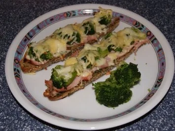 Rezept: Kornspitz mit Schinken und Brokkoli mit Käse überbacken Kornspitz mit Schinken und Brokkoli mit Käse überbacken - Rezept