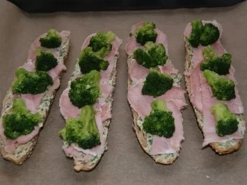 Rezept: Kornspitz mit Schinken und Brokkoli mit Käse überbacken Bild Nr. 3 Kornspitz mit Schinken und Brokkoli mit Käse überbacken - Rezept - Bild Nr. 3