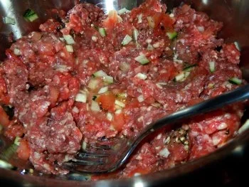 Zucchini-Röllchen, gefüllt auf Gemüsesauce und Reis - Rezept - Bild Nr. 2