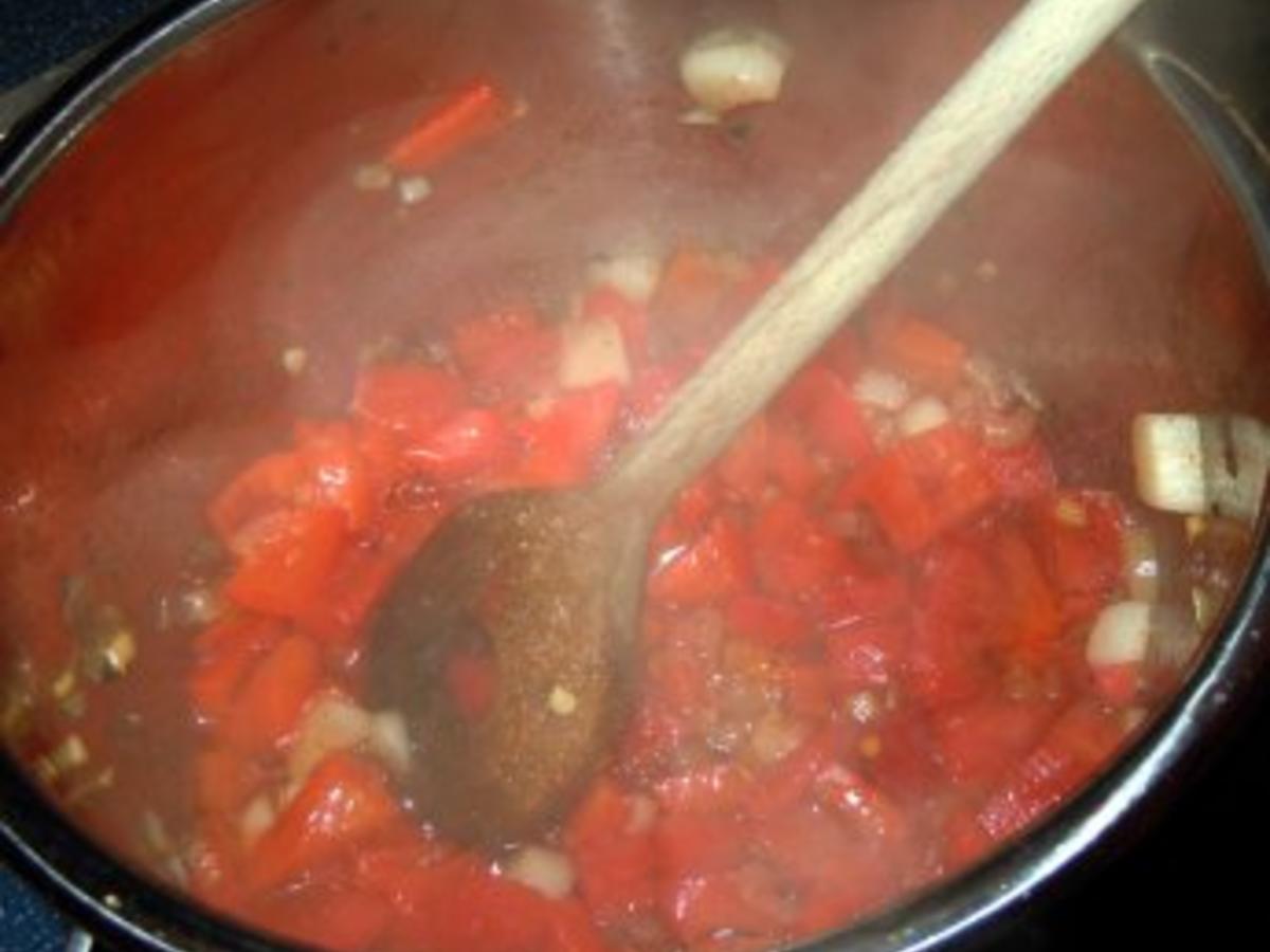 Zucchini Röllchen, gefüllt auf Gemüsesauce und Reis - einfach - 328 ...