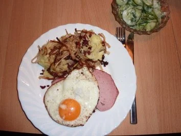 Rezept: Beilage: Kartoffelpüree mit Zwiebelstroh und Schinken Bild Nr. 12 Beilage: Kartoffelpüree mit Zwiebelstroh und Schinken - Rezept - Bild Nr. 12