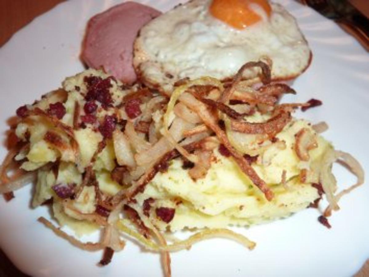 Beilage: Kartoffelpüree mit Zwiebelstroh und Schinken - Rezept - kochbar.de