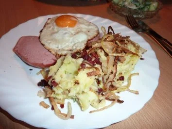 Rezept: Beilage: Kartoffelpüree mit Zwiebelstroh und Schinken Bild Nr. 13 Beilage: Kartoffelpüree mit Zwiebelstroh und Schinken - Rezept - Bild Nr. 13