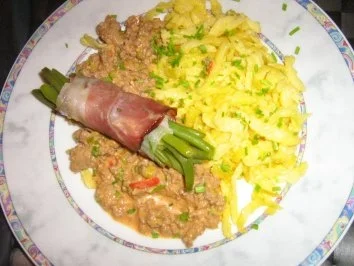 Spätzle mit Bohnenpäckchen und einer leckeren Hackfleischsoße - Rezept