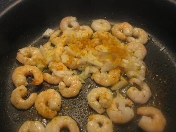 Makkaroni mit Garnelen, Curry, Sahnesoße - Rezept - Bild Nr. 7