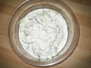 Rezept: Gurkensalat mit Schmand Gurkensalat mit Schmand - Rezept