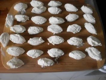 LABNEH MAKBUR ~ Marinierte Joghurt-Käse-Bällchen ~ ca. 20 Stück - Rezept - Bild Nr. 7