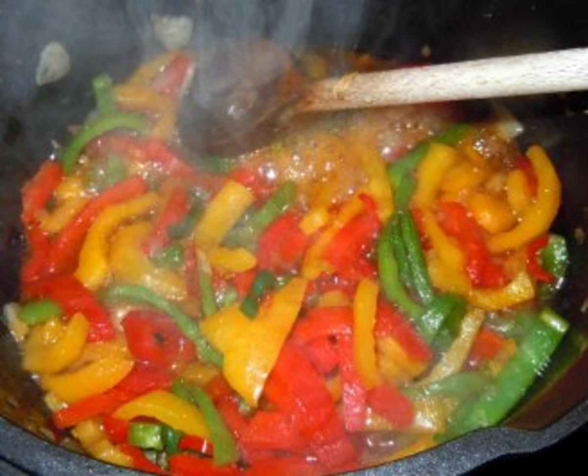 Hähnchenbrust unter Korianderkruste mit Paprikagemüse und Knoblauchkartoffeln - Rezept - Bild Nr. 6
